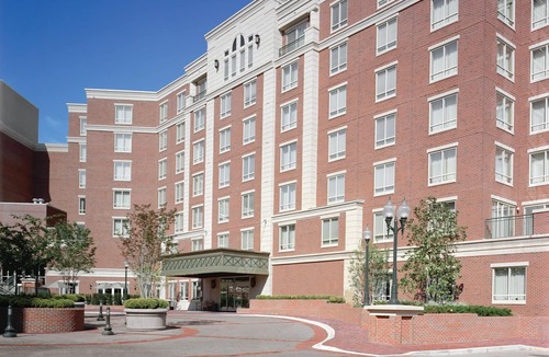 Old Town West Condo | Old Town Alexandria | 3BR/3BA King Pres Suite