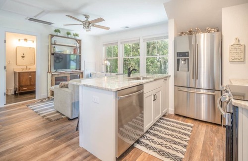 Olde Town Cottage | Old Town + Walk to restaurant + EV Charger