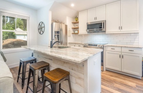 Olde Town Cottage | Old Town + Walk to restaurant + EV Charger