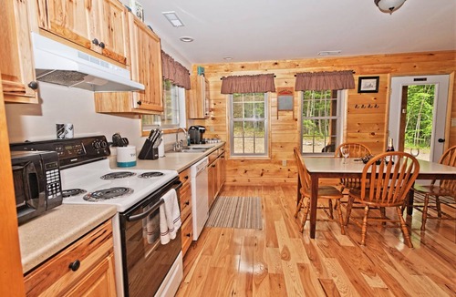 Luray Cabin | Old Wagon Ridge – Cozy Mountain Escape with Hot Tub & Views