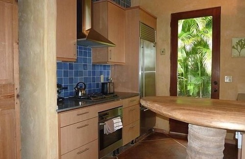 Hamakuapoko Cottage | On the Edge of a Gulch, Privacy, Charm, Unique Style Cottage - Permitted