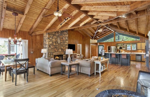 Cumming House | On the Lake Executive furnished retreat. Lake views, sunsets and private dock