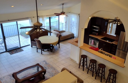 Horseshoe Bay House | On the water with day docking facilities