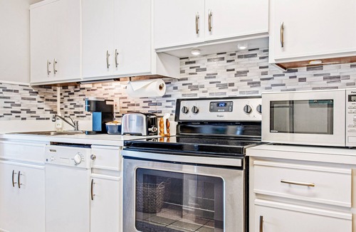 Kahana Condo | Only 10 Feet from the Ocean! Fresh and Updated Pohailani 102 Studio - Sleeps 2