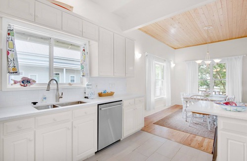 Inlet Beach House | ⭐Only 2 Blocks to Beach~Wraparound Porch + Top Deck~Inlet Rose
