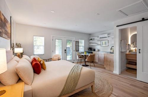 Govalle House | Onyx & Oak - Hot Tub & Backyard Oasis East Austin