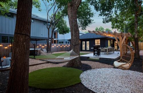 Govalle House | Onyx & Oak - Hot Tub & Backyard Oasis East Austin
