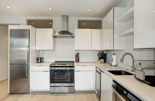 H Street Corridor Apartment | Open H Street 1BR w/W/D, nr Bus Stops & Dining, by Blueground