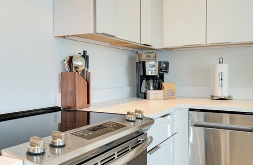 H Street Corridor Apartment | Open H Street 1BR w/W/D, nr Bus Stops & Dining, by Blueground