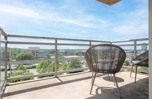 McLean Apartment | Open Tysons Corner 2BR w/Concierge, nr Shopping Mall, by Blueground