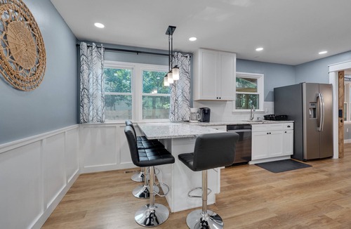 North Raleigh House | Optimist Prime – Fenced 3BR Near Pool, Deck, Wi-Fi, Pets OK, Near Midtown