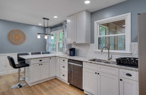 North Raleigh House | Optimist Prime – Fenced 3BR Near Pool, Deck, Wi-Fi, Pets OK, Near Midtown