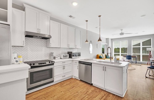 Plaza Midwood Apartment | Organic Modern ♥ King Bed ♥ In Plaza Midwood