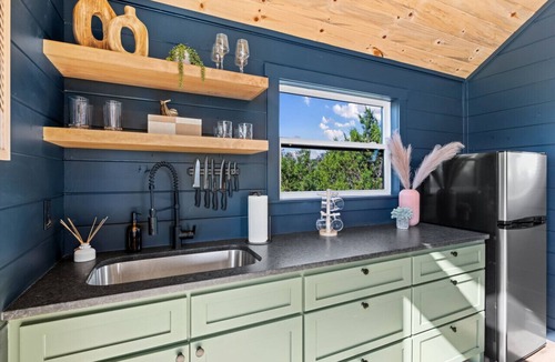 Fredericksburg Cabin | Ori Treehouse*Lux*Hot tub*Fredericksburg*Tesla*EV