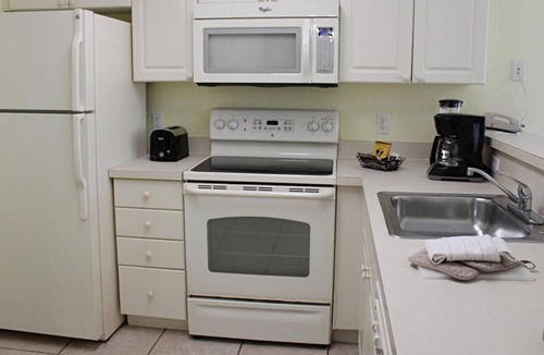 Bostroms Resort | Outdoor Getaway! 2 Stylish Units w/Kitchen, Beach, Pool, Surfing, Parking