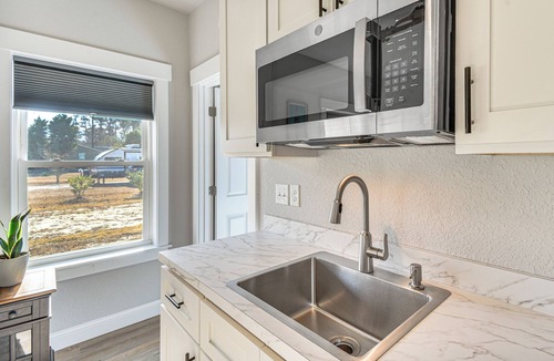 Wanchese Apartment | Outer Banks Couple’s Escape Near Beach & Gardens!