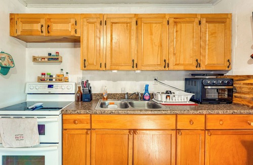 High Springs House | Paddle, Hike & More: Quiet Home in High Springs!