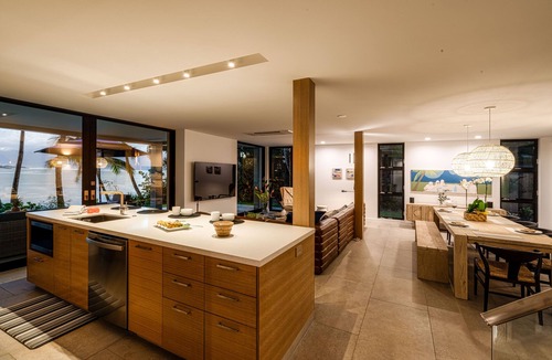 Paia House | Paia Bay House, ocean front with stunning views from all rooms in the house.