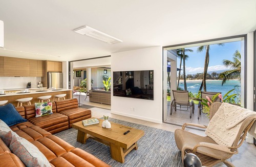 Paia House | Paia Bay House, ocean front with stunning views from all rooms in the house.