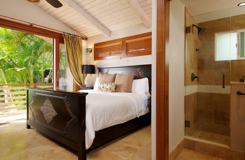 Paia House | Paia Inn - 3 Bedroom Ocean Front Beach House
