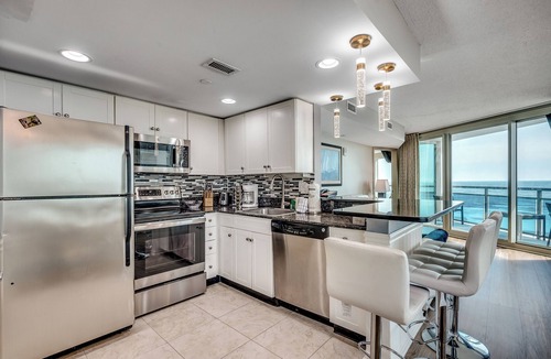 Downtown Myrtle Beach Condo | Panoramic Oceanfront Condo, Highly Sought After End Unit, Glass Wrapped Around