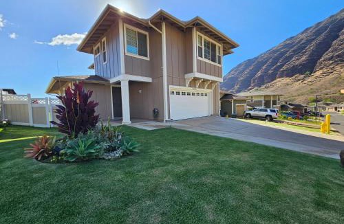 Makaha Valley House | Paradise Ohana Ocean View Oasis with community Pool, Spa, Gym and Rec Area with PingPong, Air Hockey and Foosball