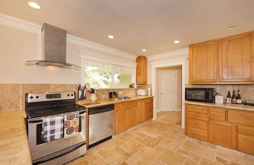 Hilo House | Parklike 4 bedroom AnthuriumHouse, 3+ acres, peaceful, gated, convenient