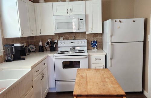 Statesville House | PARKSIDE COTTAGE - Peaceful 2BR Retreat Backing Directly Onto Mac Anderson Park
