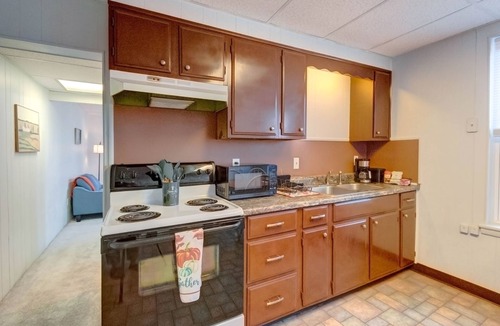 Hershey Apartment | Parkview, Apt #5 Parkview Historic Apartment