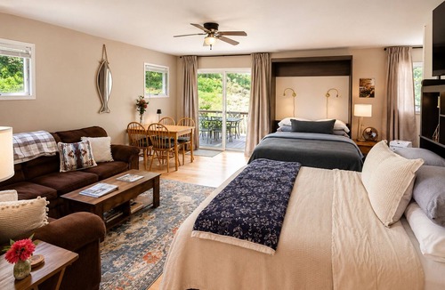 Laurel Springs Apartment | Parkway Paradise Cozy Retreat Blue Ridge Parkway Family & Pet Friendly