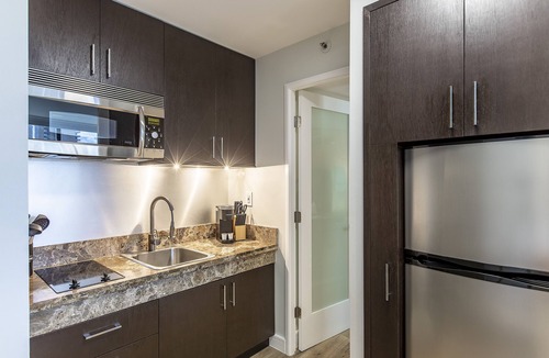 Waikiki Condo | Partial Ocean View King STUDIO with Kitchenette and FREE WIFI!
