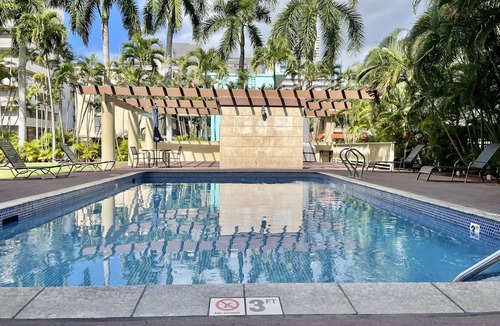 Waikiki Condo | Partial Ocean View King STUDIO with Kitchenette and FREE WIFI!