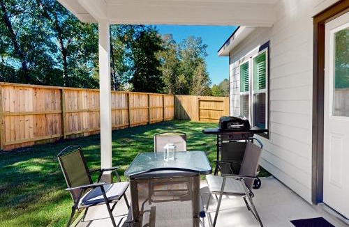 Porter House | Patio Dining & Yard: Porter Escape, 3 Mi to Golf