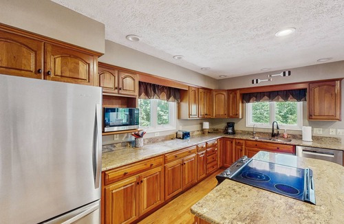 Huddleston House | Pawsitive Retreat - Pet Friendly home with enclosed yard, hot tub, 2 Kayaks, 2 SUPs & inflatables