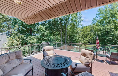 Huddleston House | Pawsitive Retreat - Pet Friendly home with enclosed yard, hot tub, 2 Kayaks, 2 SUPs & inflatables