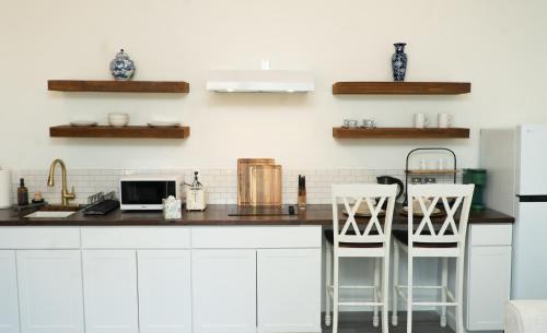 Carrollton Apartment | Peace Barn Getaway