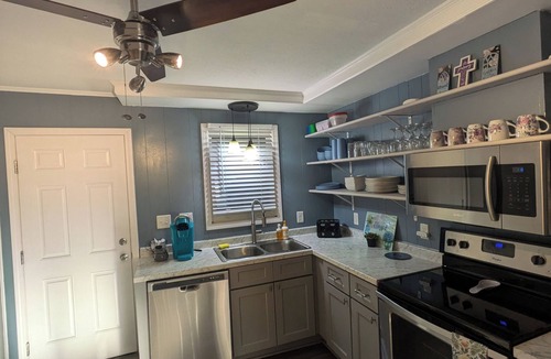 Emerald Isle Apartment | Peace of the Beach Unit B King size