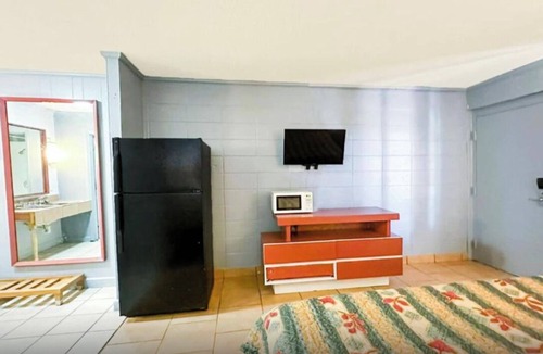Albany Hotel | Peaceful Albany Getaway Near Museums & Restaurants w/Free Parking