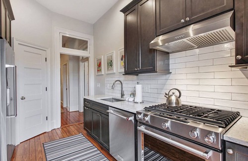 Historic Downtown Savannah Apartment | Peaceful & Beautiful Upper Apt! 2 Private Balconies!