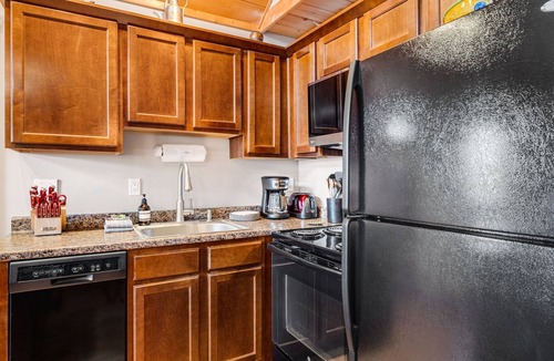 Hendersonville Cabin | Peaceful Cabin w/Mountain Views, Trails + Biltmore Pass | Pet-Friendly