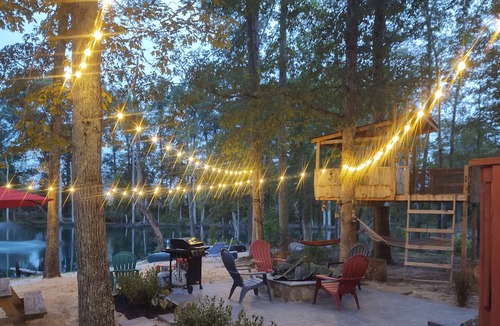 Corbin Cabin | Peaceful Fredericksburg. Fishing, Canoes, Fire pit, Treehouse. All to yourself
