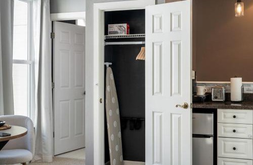 Haile Plantation House | Peaceful Haile Studio with King Bed, Desk, Private Entry