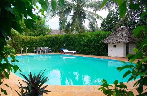 Galu Villa | Peaceful Hideaway Cottage Pool/Barbecue/Aircon