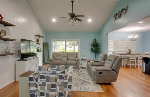 Douglas House | Peaceful Lake Escape w/Dock in Coffee County
