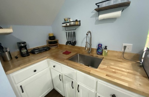 Acworth Apartment | Peaceful Lakeside Loft - Beach & Creek Access