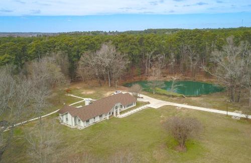 Judson House | Peaceful Longview Home w/Pond, 6 Mi to Downtown!