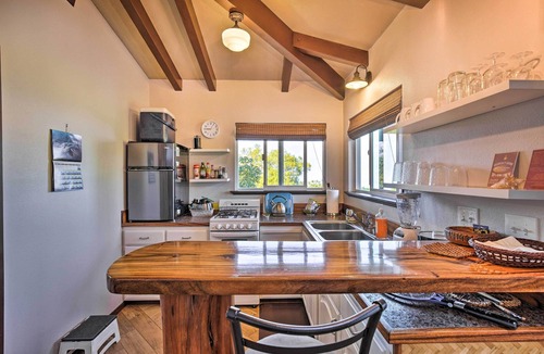 Captain Cook Apartment | Peaceful Miloli'i Cottage w/Ocean & Sunset Views!