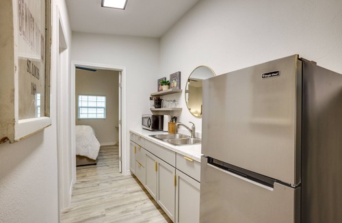 Montgomery Cottage | Peaceful Montgomery Vacation Rental w/Porch!