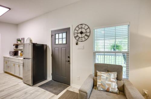 Montgomery House | Peaceful Montgomery Vacation Rental w/Porch!