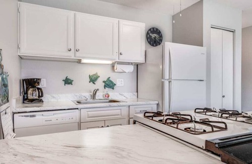 Kaunakakai Condo | Peaceful Retreat W/Lanai and Kitchen-Molokai Shores